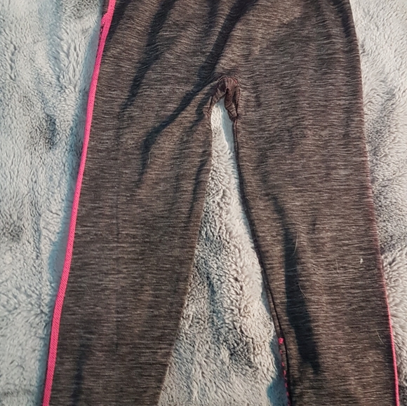 Kids comfortable leggings - comes with free item - Picture 2 of 2